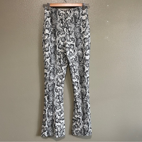 Urban Outfitters Allie Printed Kick Flare Pant- Medium - Picture 9 of 14